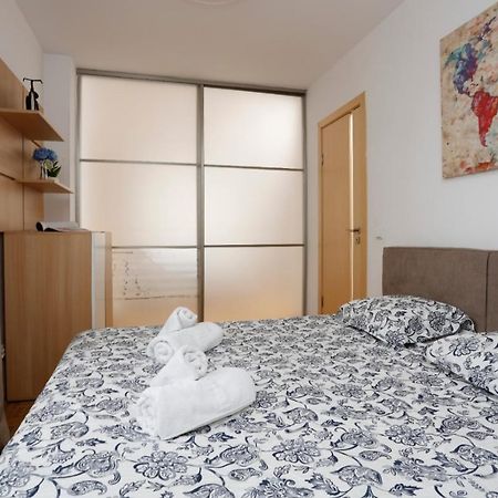 Lovely 2 Bedroom Apartment Near Old Town Bucharest Luaran gambar